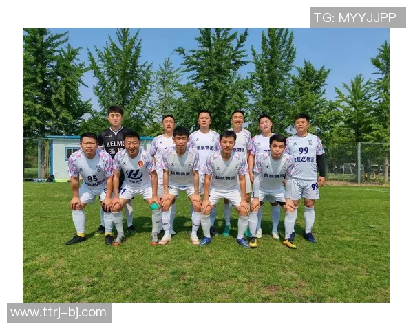 足球明星背景板拍照技巧与创意分享让你的照片更具魅力与个性